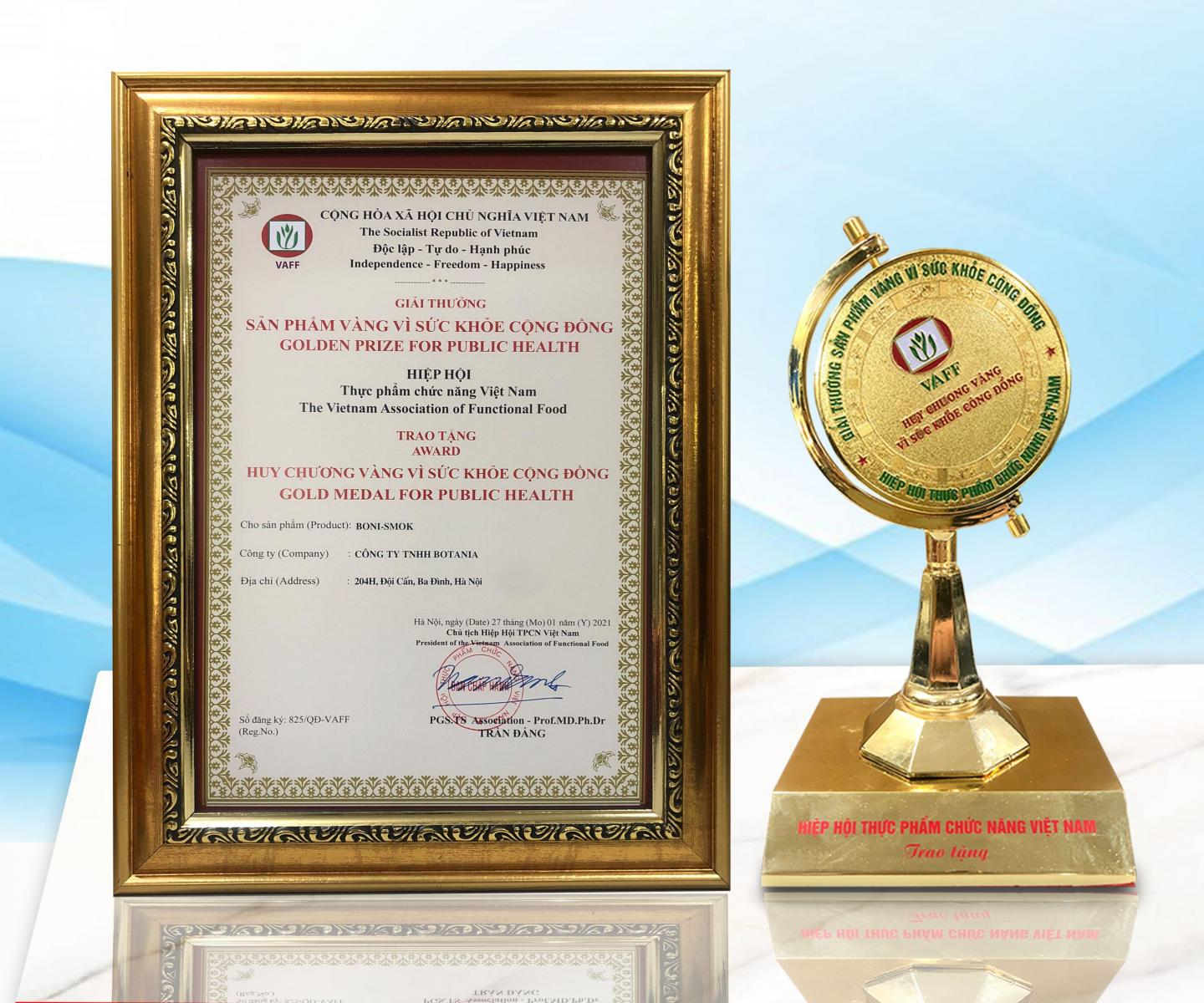 Cúp giải thưởng: “Sản phẩm vàng vì sức khỏe cộng đồng”